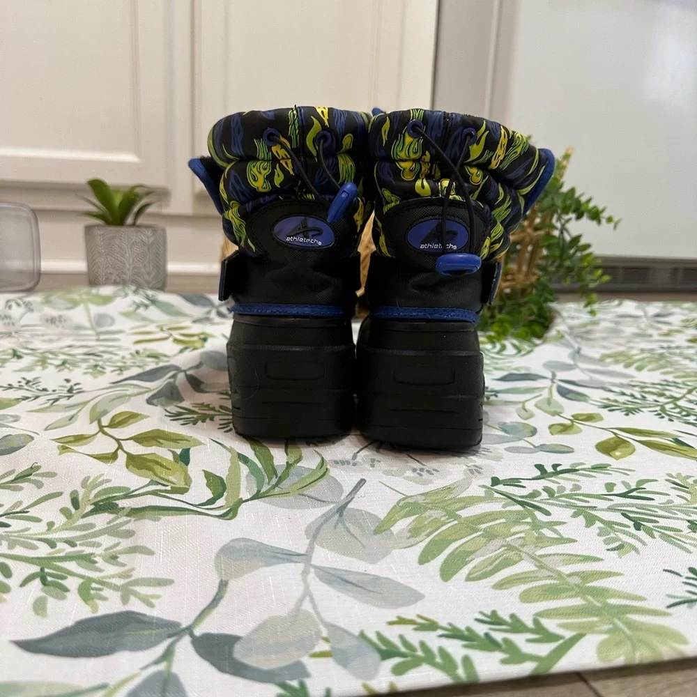 Athletech Boys' Skull Flames Snow Boots Size 4 Winter Boots